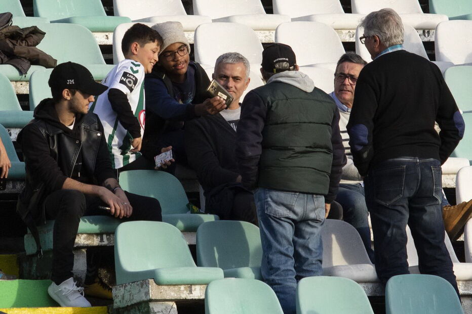 José Mourinho assistiu no Bonfim ao jogo entre o Vitória de Setúbal e o Santa Clara