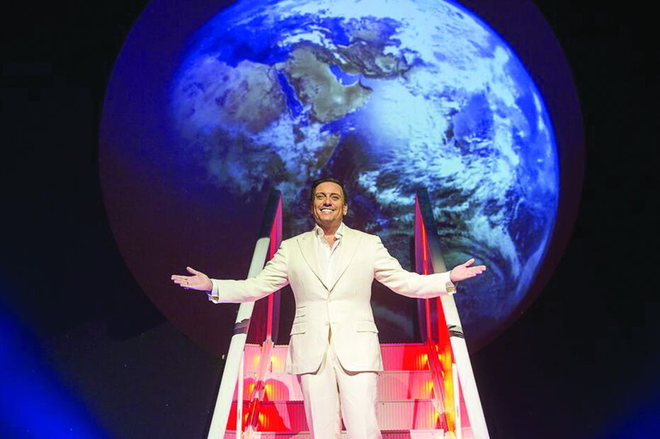 Joaquim Monchique é ‘God’ neste espetáculo que adaptou a partir de uma peça que fez furor na Broadway   