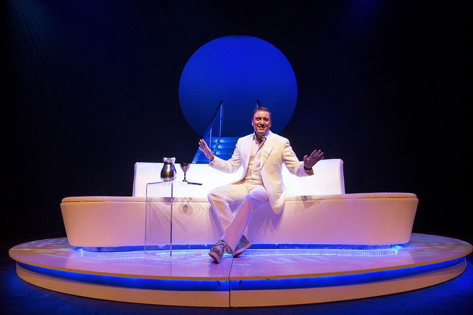 Joaquim Monchique é ‘God’ neste espetáculo que adaptou a partir de uma peça que fez furor na Broadway   