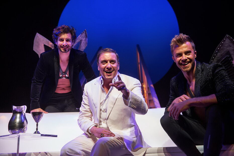 Joaquim Monchique é ‘God’ neste espetáculo que adaptou a partir de uma peça que fez furor na Broadway   