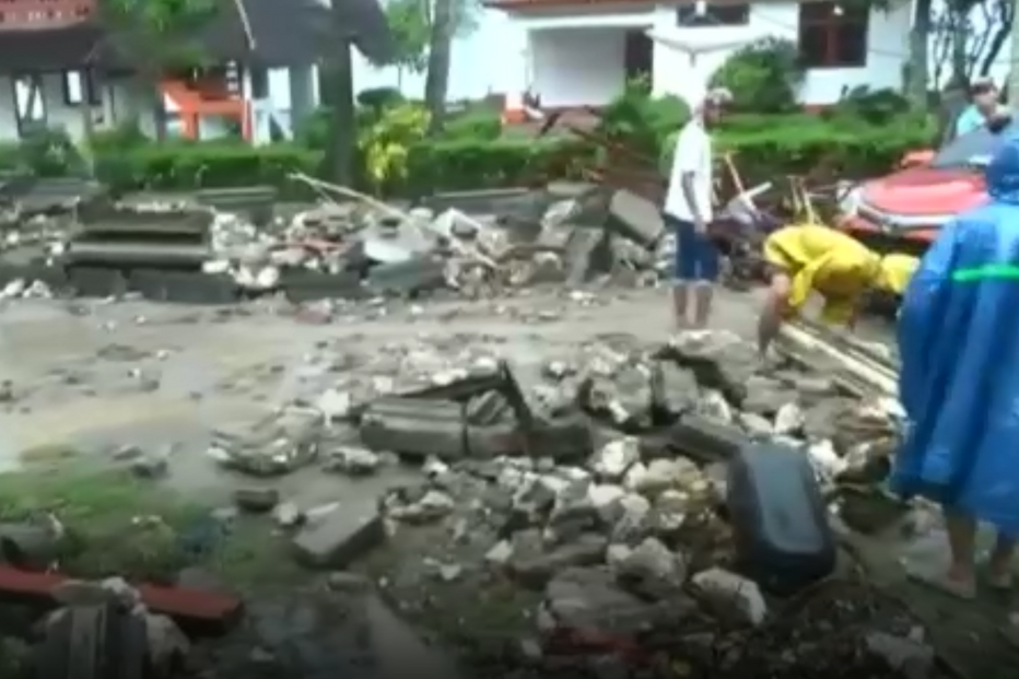 Tsunami deixa rasto de destruição na Indonésia