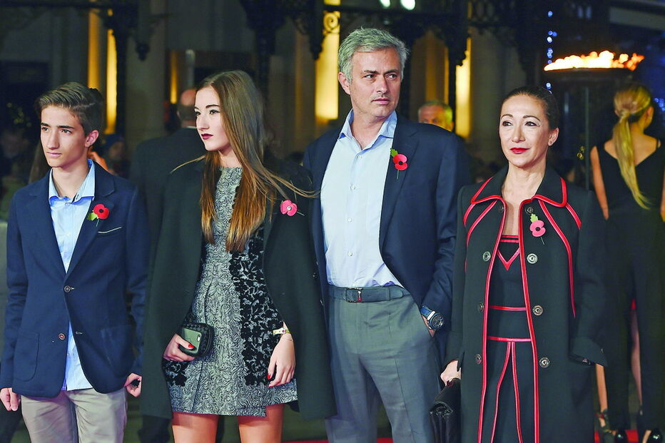 José Mourinho e a mulher, Matilde, são pais de dois jovens: Matilde, de 22 anos, e José Mário, de 18. O treinador português, que foi recentemente despedido do Manchester United, chegou a Portugal com a família esta semana para passar o Natal na zona de Setúbal