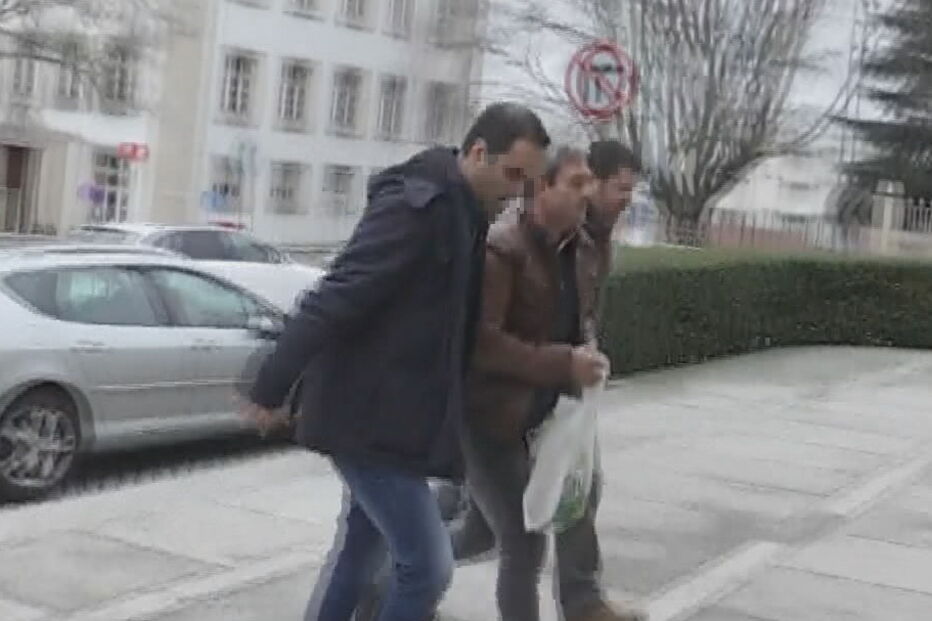 Homem que atirou a matar em torneio de sueca fica em prisão preventiva.