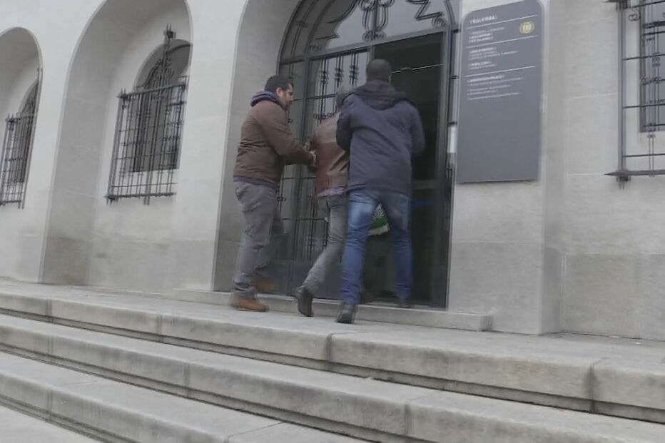 Homem que atirou a matar em torneio de sueca fica em prisão preventiva.