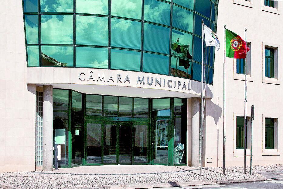 Assalto ao carro do presidente da Câmara de Lagoa terá acontecido na semana passada 