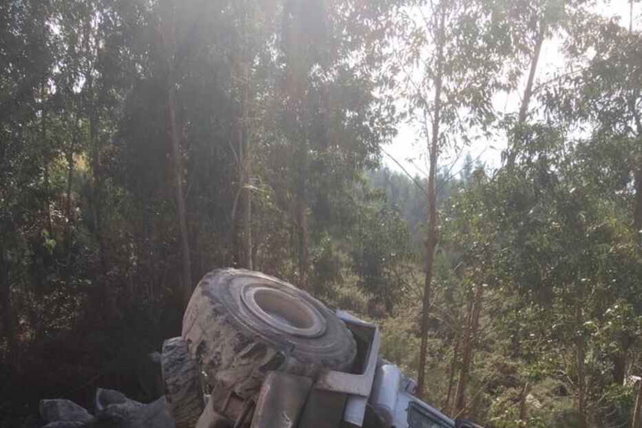 Homem morre em deslizamento de terras em pedreira em Cinfães