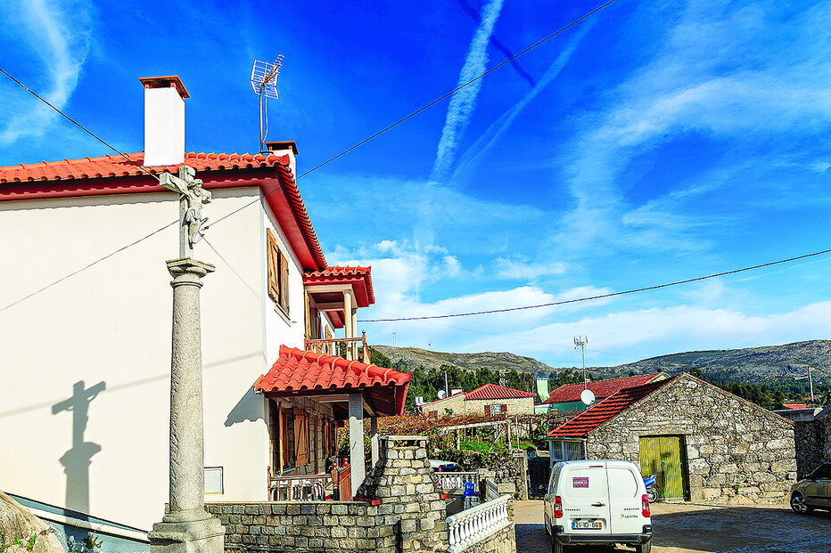 Freguesia situa-se no concelho de caminha e atrai muitos turistas