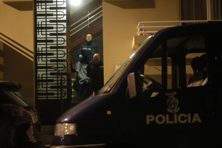 Corpo da vítima foi removido sete horas após a ocorrência ter sido dada como concluída    