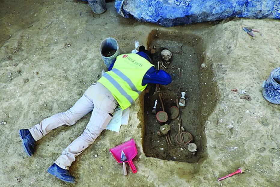 Elemento da equipa da Neoépica em trabalhos de escavação 