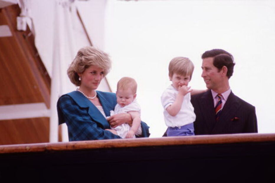Princesa Diana e Príncipe Carlos com os filhos William e Harry