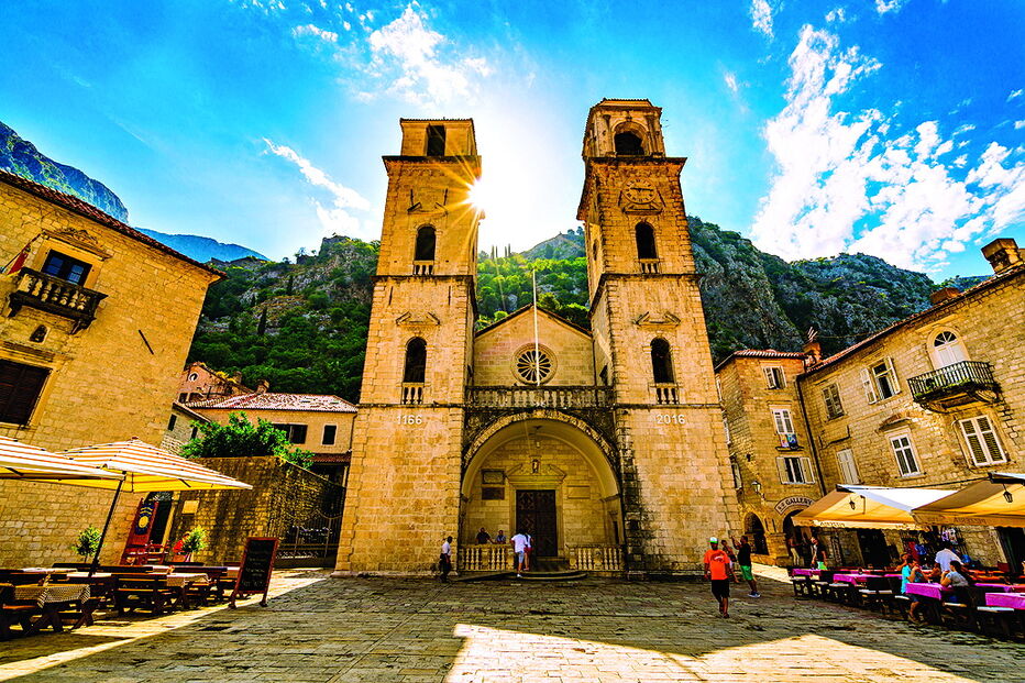Catedral de São Trifão é um monumento românico 