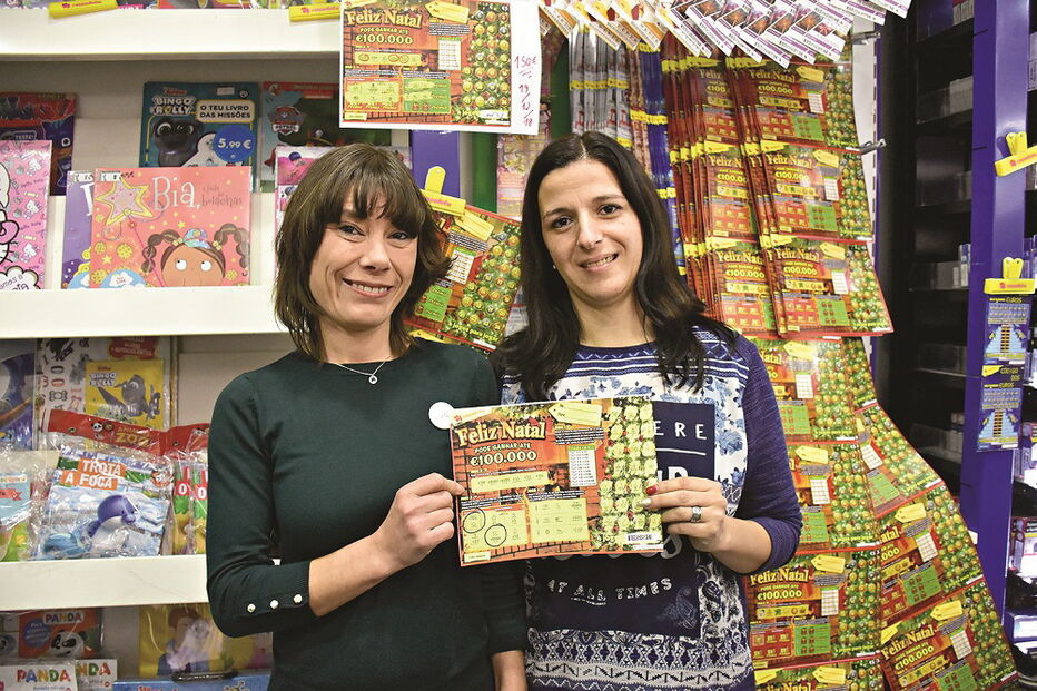 As funcionárias da papelaria, Carla Silva (à esquerda) e Márcia Seríaco