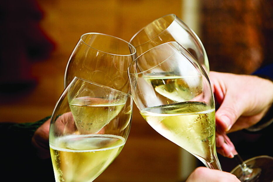 Espumante é a bebida usada no tradicional brinde de Ano Novo