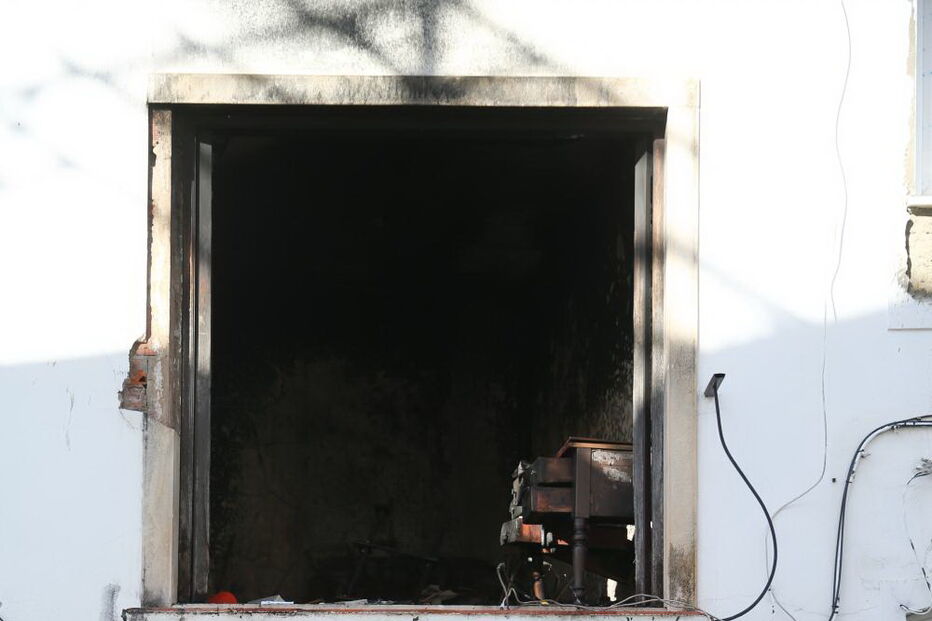 Explosão de gás seguida de incêndio em habitação em Albufeira