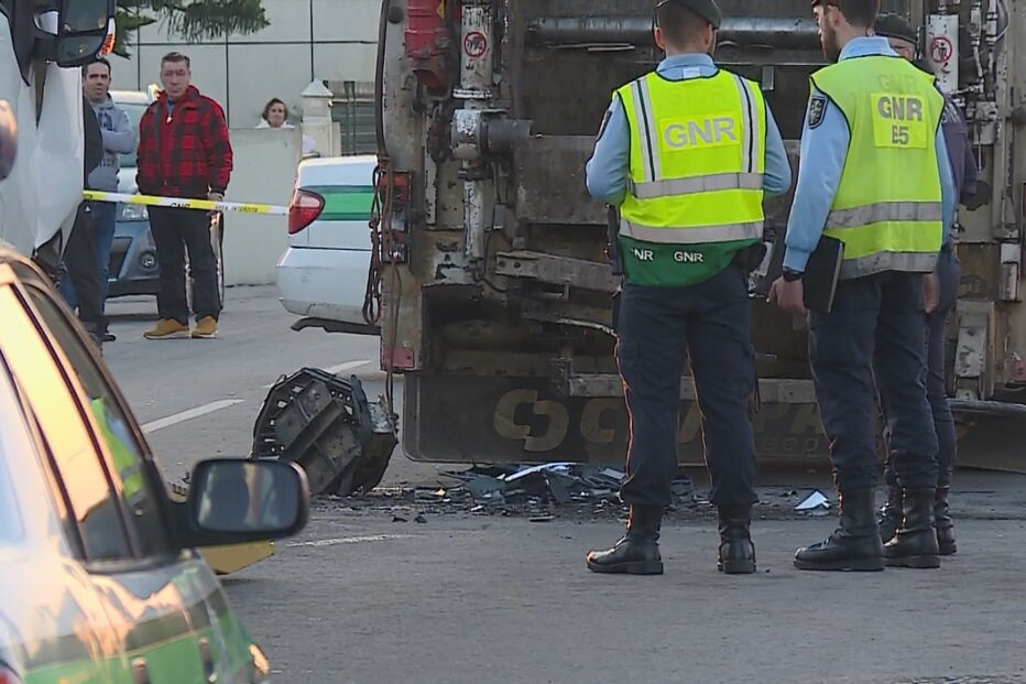Homem morre esmagado em colisão entre carrinha e camião do lixo em Estarreja