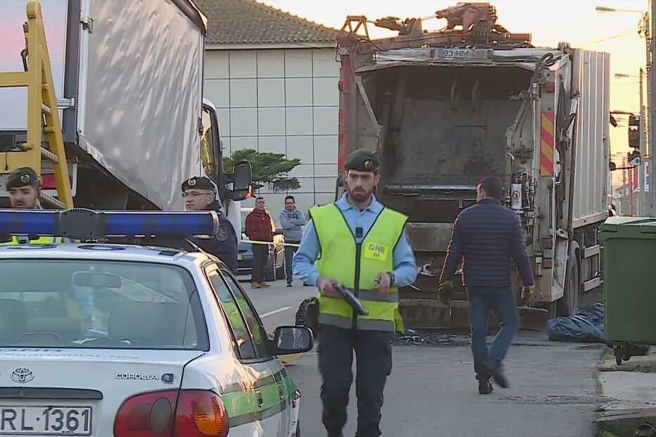 Homem morre esmagado em colisão entre carrinha e camião do lixo em Estarreja