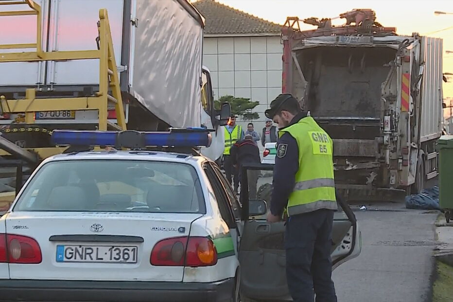 Homem morre esmagado em colisão entre carrinha e camião do lixo em Estarreja