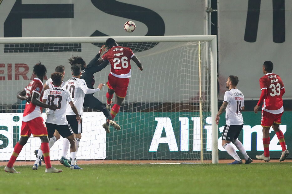  Desportivo das Aves e Benfica enfrentam-se na Taça da Liga