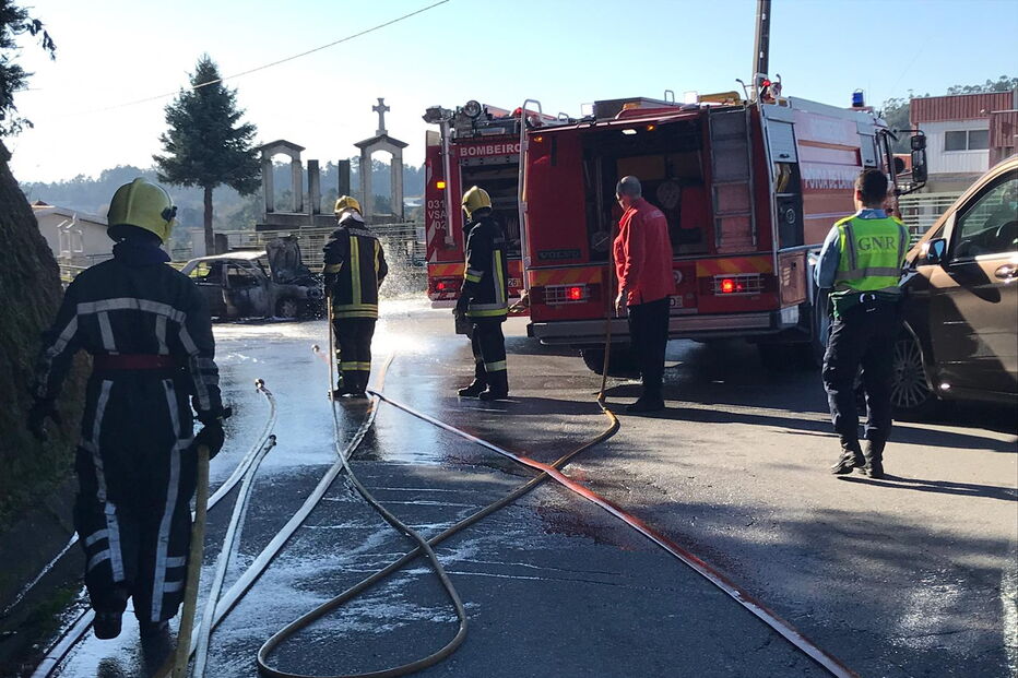 Colisão entre dois carros faz oito feridos na Póvoa de Lanhoso