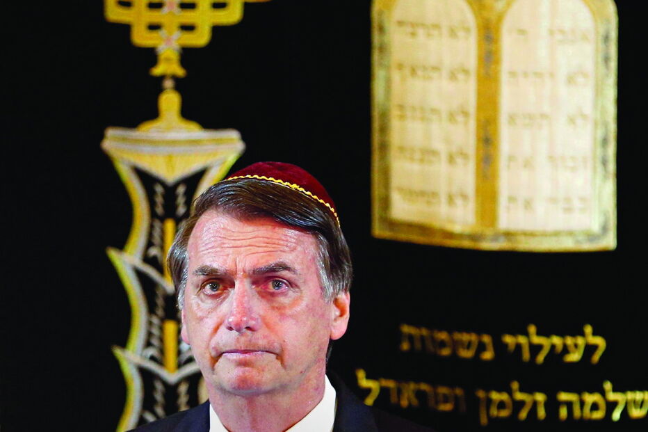 Bolsonaro (na foto, durante uma visita a uma sinagoga do Rio de Janeiro) toma posse como presidente esta terça-feira 