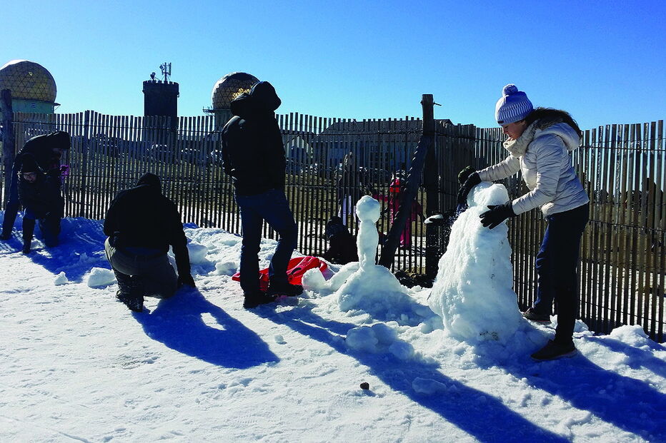 Apesar de não haver muita neve no topo da Estrela, são muitos os que aproveitam para relaxar antes do fim de ano  