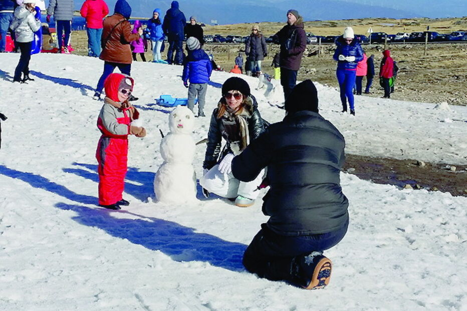 Mais novos aproveitaram para se divertirem no manto branco 