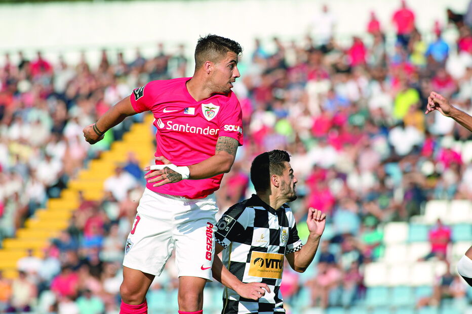 Fábio Cardoso (Santa Clara) é um defesa muito forte no jogo aéreo
