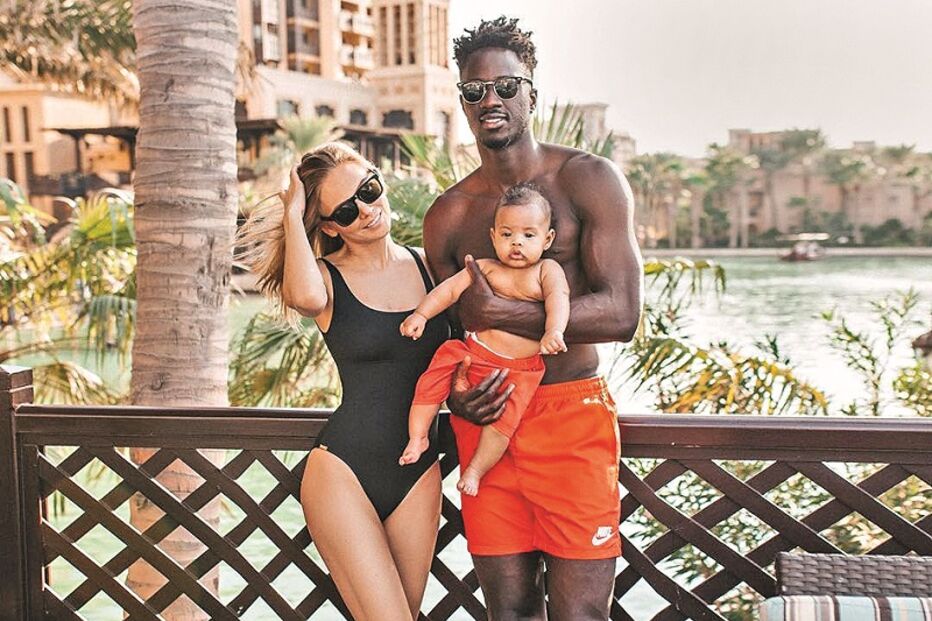Eder com a mulher e o filho nas férias no Dubai    