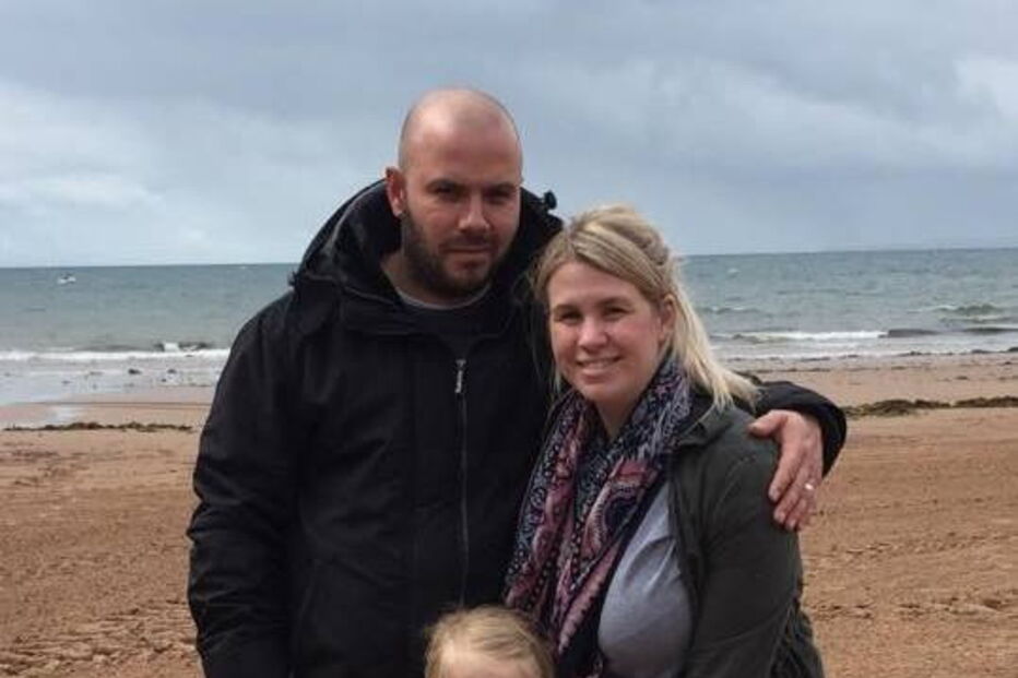 Lisa Wells, o marido e a filha de seis anos