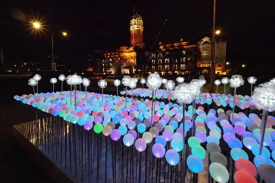 2019 balões luminosos foram instalados em frente ao Edifício do Gabinete Presidencial no Taiwan 