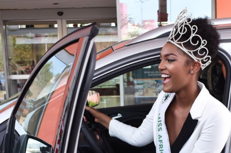 Cabelo da Miss África ardeu no momento da coroação
