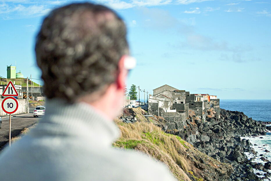 Na ilha de São Miguel há casas que estão construídas em falésias em risco 