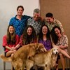 Sexo entre cães estraga foto durante reencontro de família
