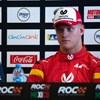 Mick Schumacher assina contrato com a Ferrari