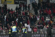 Adeptos do Benfica mostraram lenços brancos a Rui Vitória