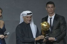 Ronaldo recebe prémio de melhor golo do ano