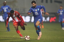 Desportivo das Aves e FC Porto defrontam-se para a Liga