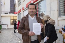 Socialistas distribuíram panfletos aos utentes que se dirigiram ontem aos serviços dos CTT no largo do Carmo     