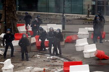 Tensão e chamas na manifestação dos 'coletes amarelos' em França
