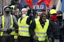 Tensão e chamas na manifestação dos 'coletes amarelos' em França