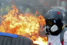 Tensão e chamas na manifestação dos 'coletes amarelos' em França