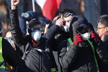 Tensão e chamas na manifestação dos 'coletes amarelos' em França