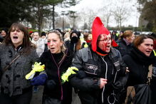 Tensão e chamas na manifestação dos 'coletes amarelos' em França