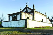 Capela da Senhora da Azinheira localiza-se em São Martinho de Anta