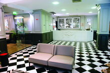 Unidade de quatro estrelas está equipada com uma piscina exterior sazonal semi-olímpica