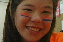 Alma Cadwalader, de 19 anos, foi detida por atacar outra mulher à dentada