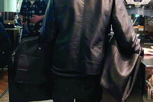 Mulher é suspeita de ter burlado várias pessoas 