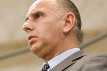 Marco Gomes, diretor da corrida, foi assistido pelo médico  