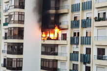 Chamas consomem apartamento no Cacém. Veja as imagens