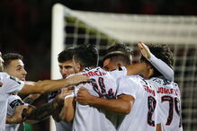 Santa Clara e Benfica medem forças nos Açores